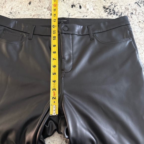 NYDJ Black Faux Leather Marilyn Straight Leg Pants Sculp-Her 
Jeans 16 - Picture 9 of 16